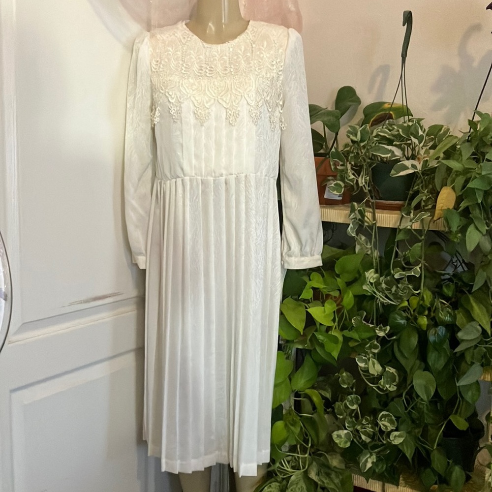 Vintage Dress In The Mood Cream Pleated Skirt Lace Trim on chest Midi Dress